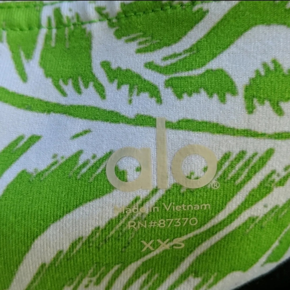 ALO Yoga Airbrush Capri Palm Springs Zest size XXS